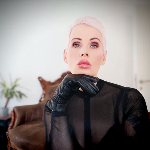 Galeriebild 28 von Mistress Helen Bates