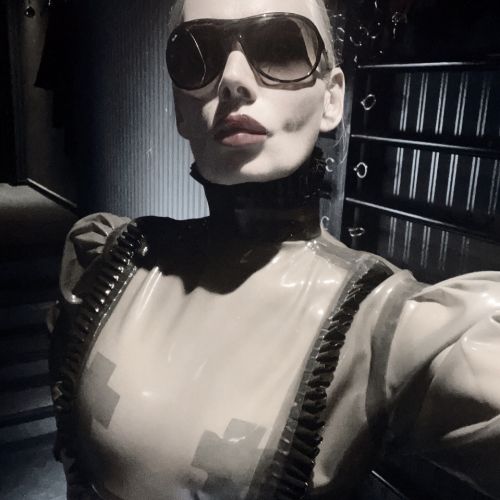 Galeriebild 14 von Mistress Helen Bates