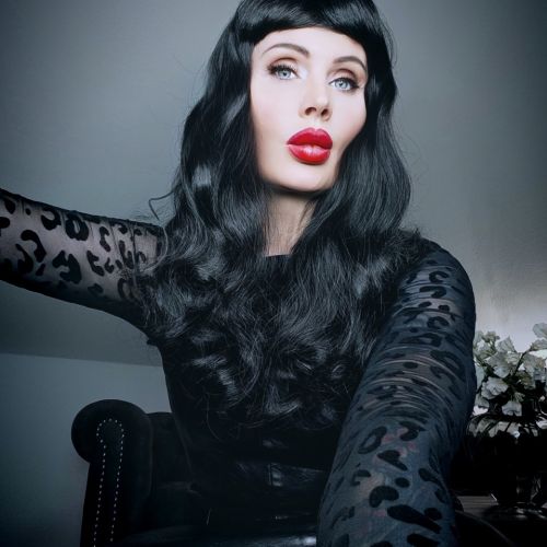 Galeriebild 3 von Mistress Helen Bates